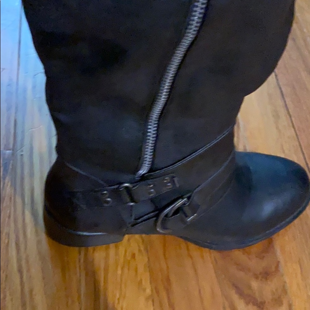 black boots - Picture 3 of 4